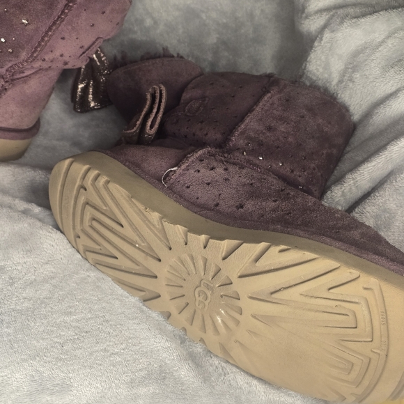 UGG CLASSIC MINI STARGIRL BAILEY BOW PERF PORT BOOT US 9 - Picture 5 of 8